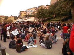 manifestazione contro moratti portoferraio autogestione