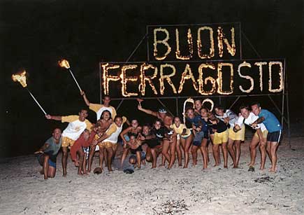 Buon Ferragosto Gruppo in spiaggia