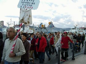 manifestazione su la testa