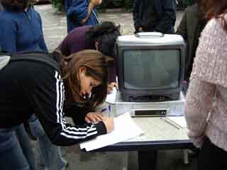 Manifestazione Studenti novembre 2004  5  firme