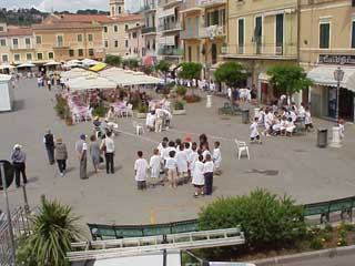 Porto Azzurro Orientering piazza dall'alto