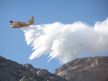 incendio pomonte maggio 2006 3 canadai