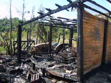 incendio frutteria mola 2 manufatto bruciato