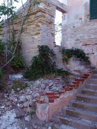 Pianosa degrado 2008  4  casa torri particolare 1