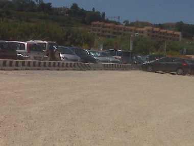 piombino parcheggio riservato vuoto